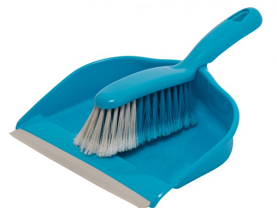 dust pan with rubber + brush